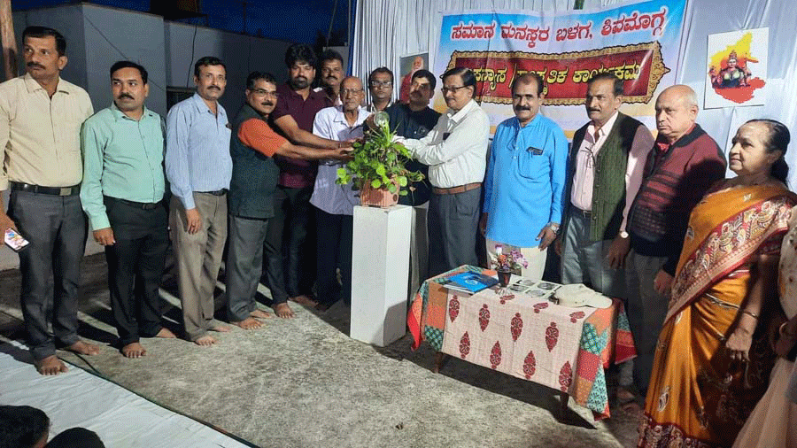 ಕರ್ನಾಟಕ ಕುಲಪುರೋಹಿತ ಆಲೂರು ವೆಂಕಟರಾಯರು: ಪ್ರೊ. ಎಂ.ಬಿ.ನಟರಾಜ್ - Hosa Navika